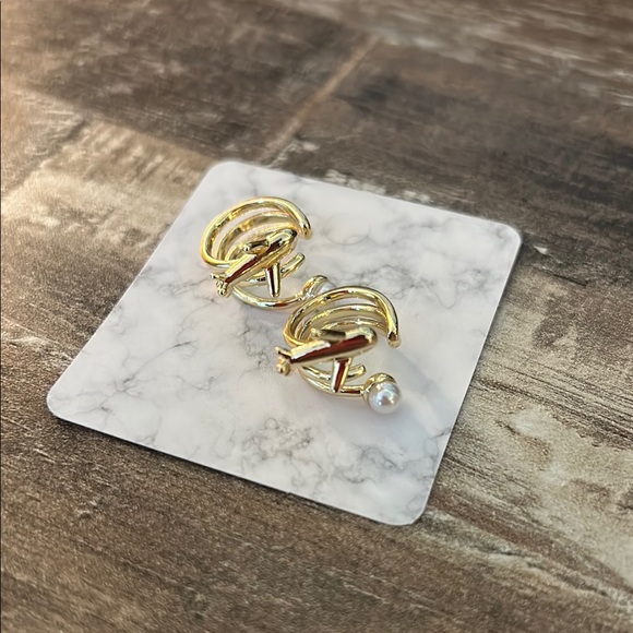 Jewelry - Huggie Earrings w airplane